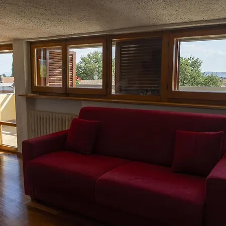 Apartment Un Balcone Su *