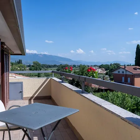 Apartment Un Balcone Su *